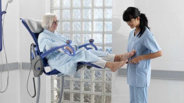 Arjo, Carino Height-Adjustable Tilting Shower and Hygiene Chair, BOC1003-01 - Image 3